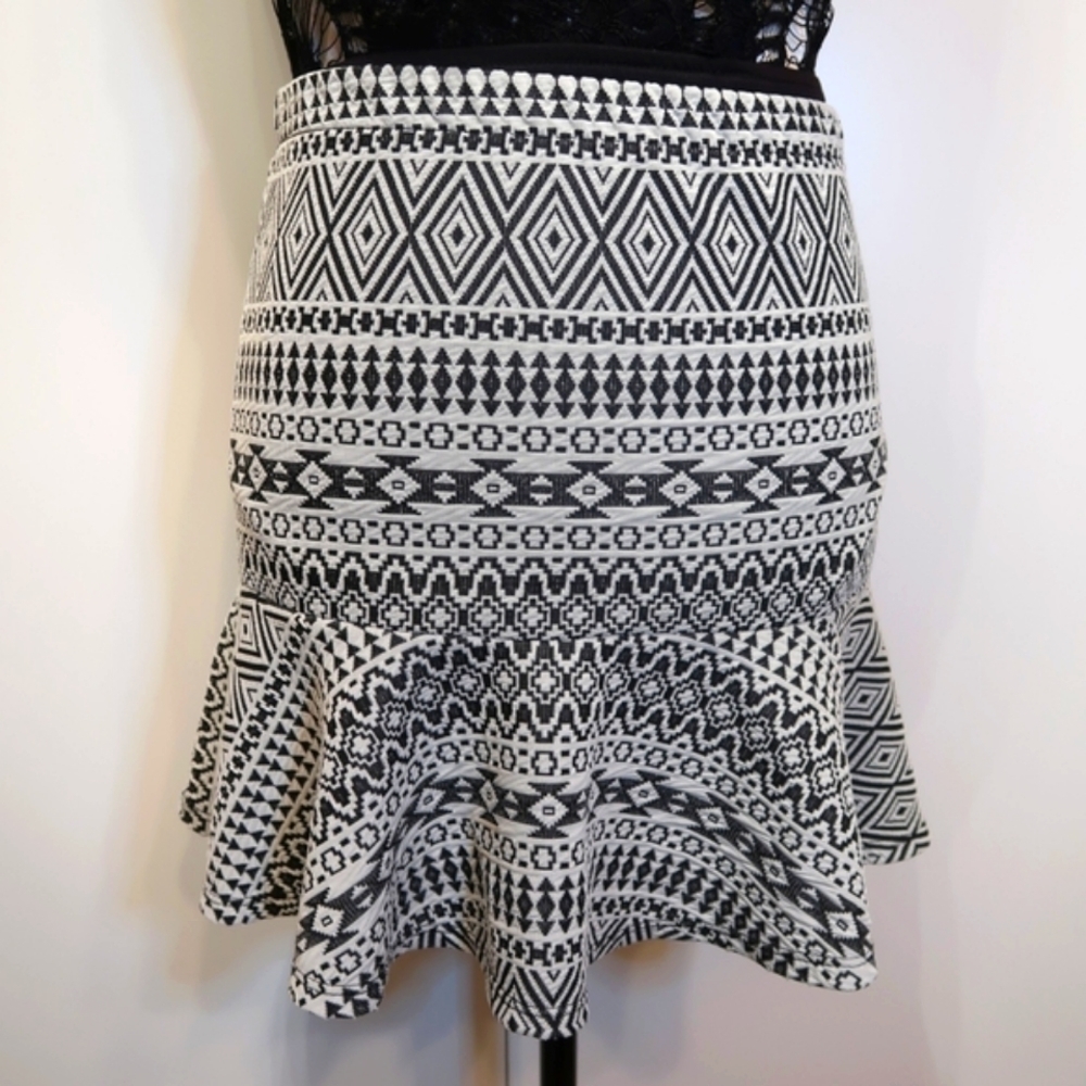 Princess Vera Wang Geometric Ruffle Mini Skirt Black White Boho Aztec Juniors Me - Picture 3 of 10